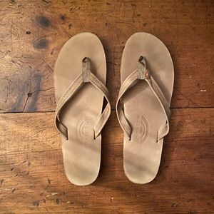 Rainbow sandals 1/2 inch strap - never worn